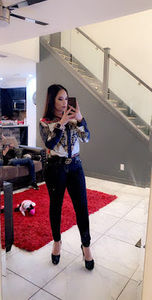 Meet your Posher, Larissa